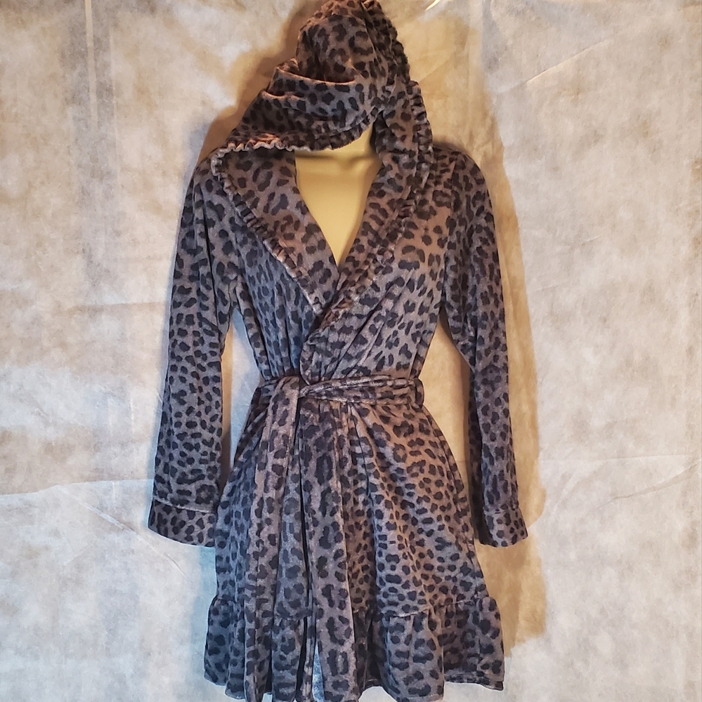Betsey Johnson Short Plush Robe